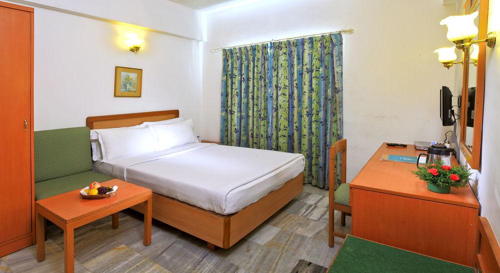 Abad Metro Hotel Kochi Exterior photo
