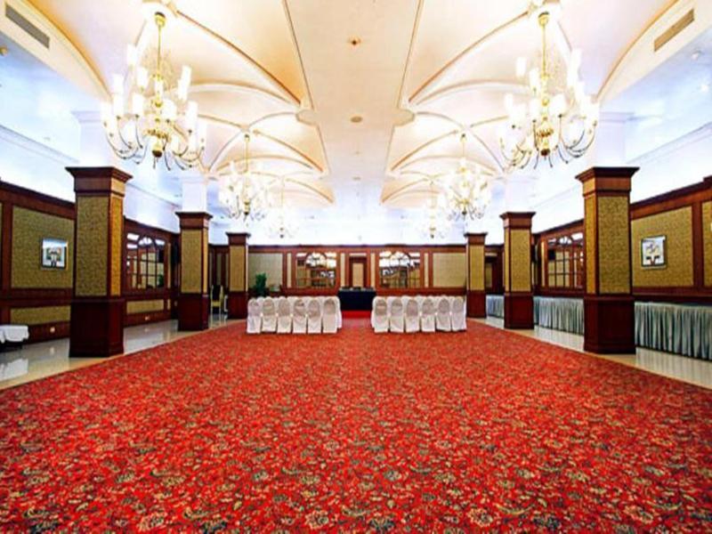 Abad Metro Hotel Kochi Exterior photo