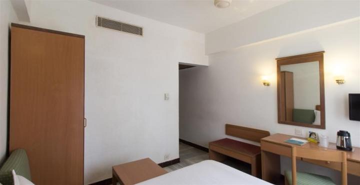 Abad Metro Hotel Kochi Exterior photo
