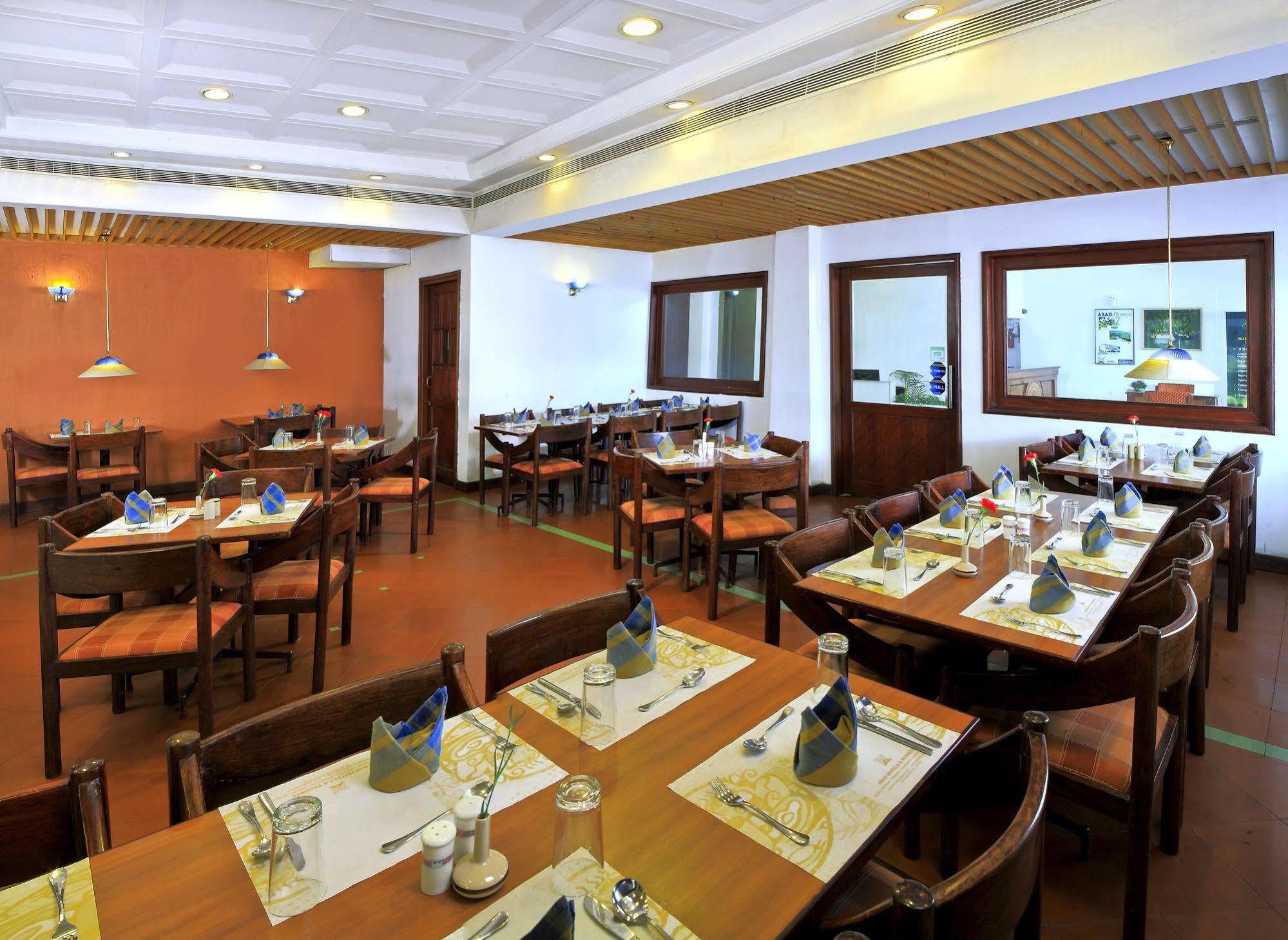Abad Metro Hotel Kochi Exterior photo