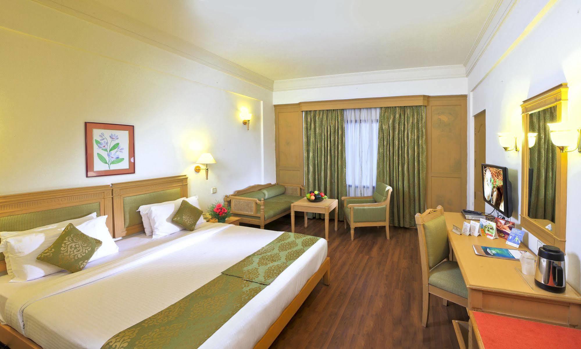 Abad Metro Hotel Kochi Exterior photo