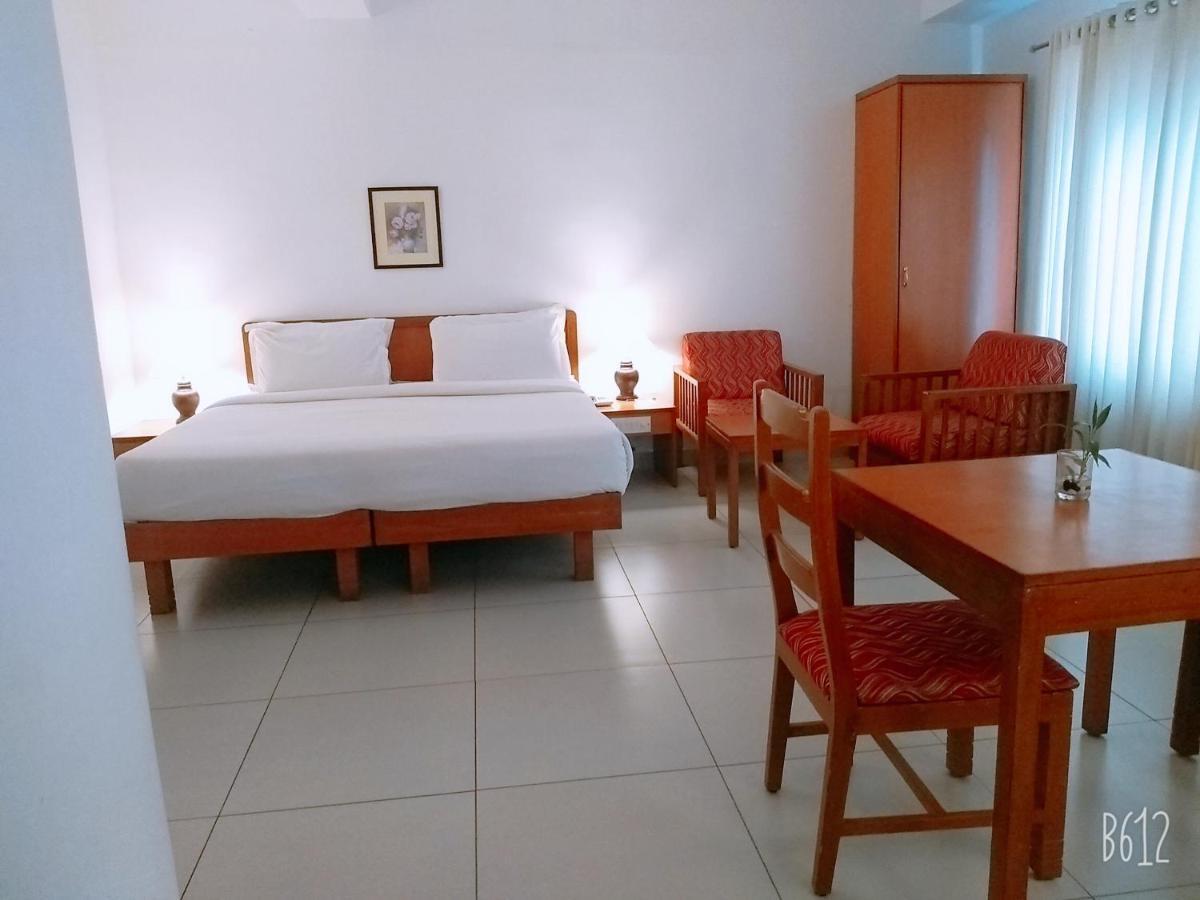 Abad Metro Hotel Kochi Exterior photo