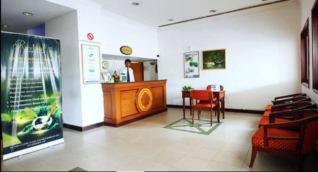 Abad Metro Hotel Kochi Exterior photo